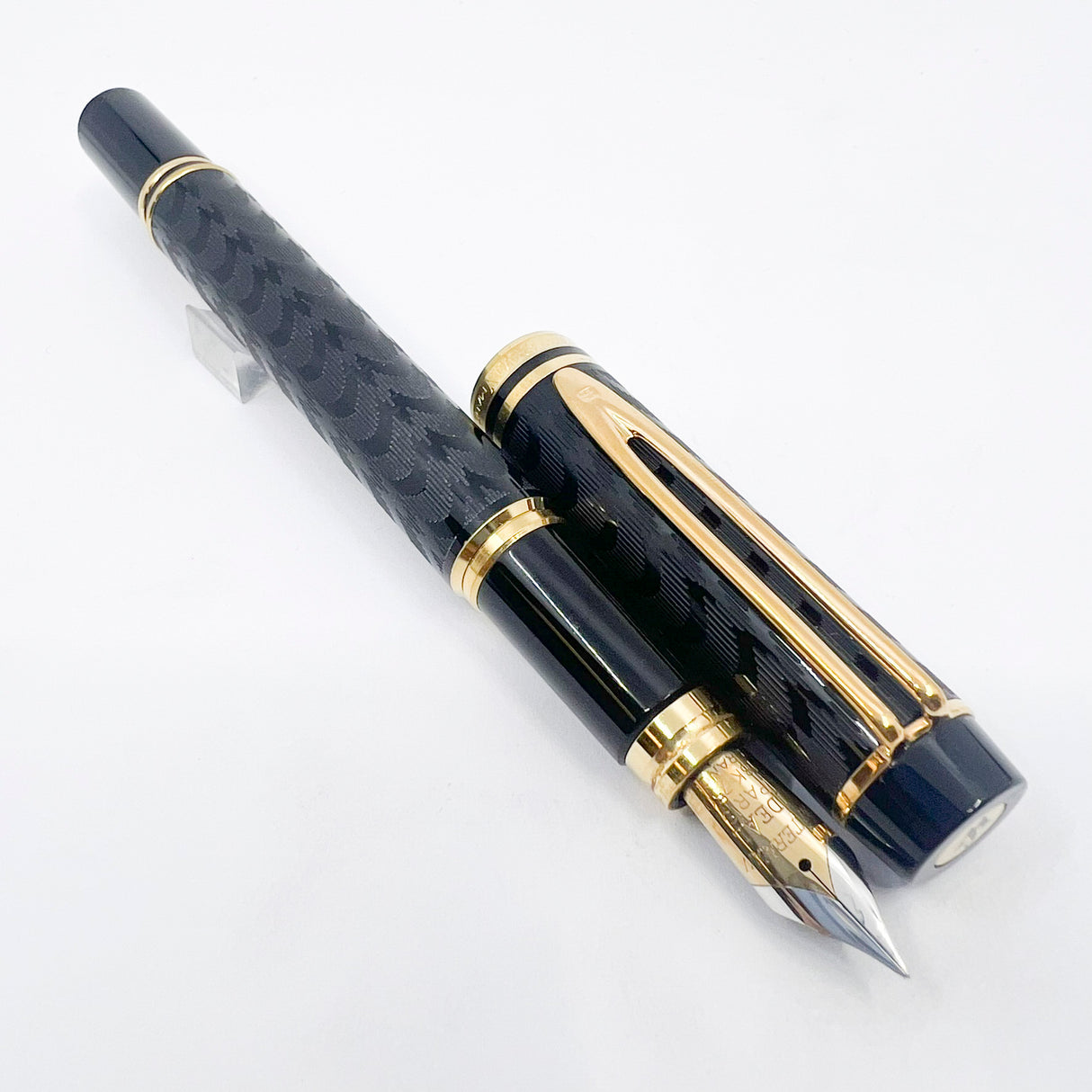 Waterman Man 100 Opera Black Chased Fountain Pen - Medium 18kt Gold Nib