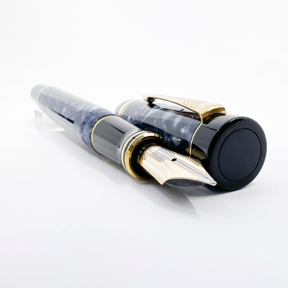 Parker Centennial (Largest Size) Duofold Blue Marble Fountain Pen - Early #31 Fine 14kt Gold Nib - Circa 1988
