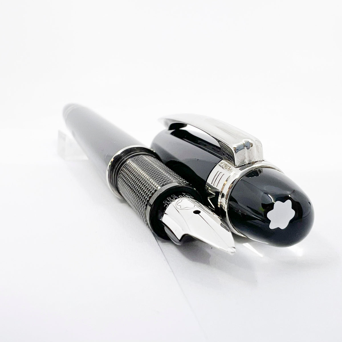 Montblanc Starwalker Black Resin Fountain Pen - Medium 14kt Gold Nib