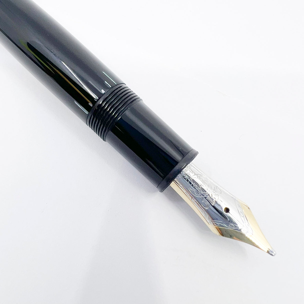 Montblanc Meisterstuck Black Resin #146 LeGrand Fountain Pen - Broad 14kt Gold Nib