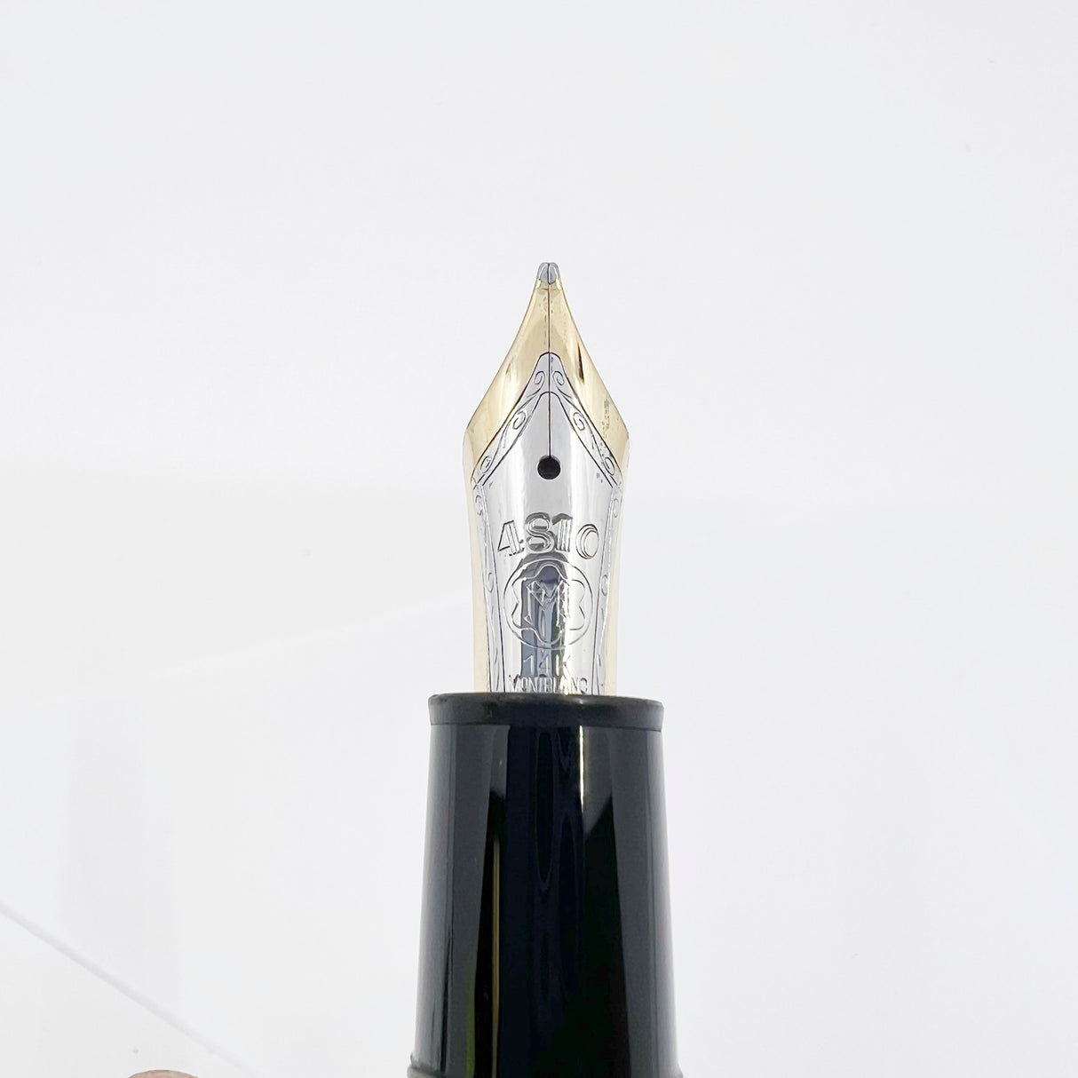 Montblanc Meisterstuck Black Resin #146 LeGrand Fountain Pen - Broad 14kt Gold Nib