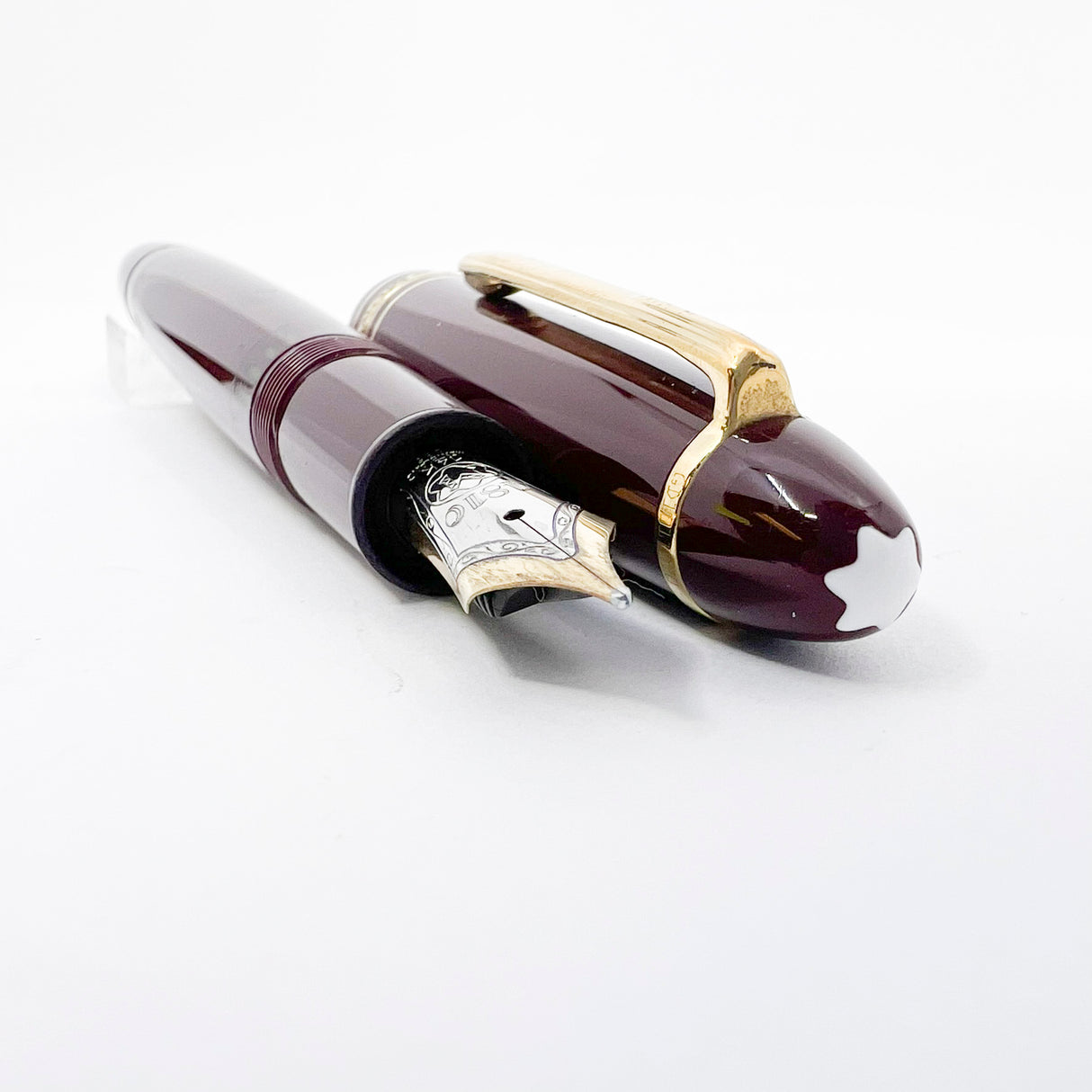 Montblanc Meisterstuck Bordeaux Resin #146 LeGrand Fountain Pen - Fine 14kt Gold Nib