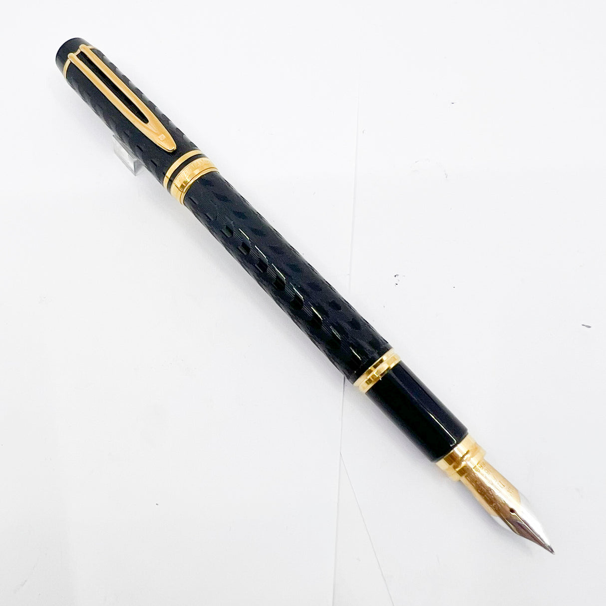 Waterman Man 100 Opera Black Chased Fountain Pen - Fine 18kt Gold Nib