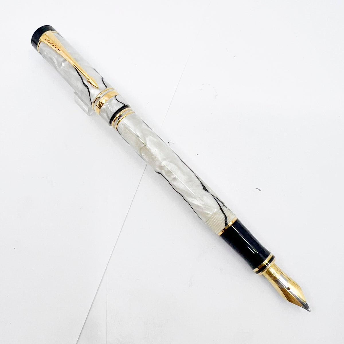 Parker Duofold International Lustrous Pearl & Black Fountain Pen - Medium 18kt Gold Nib
