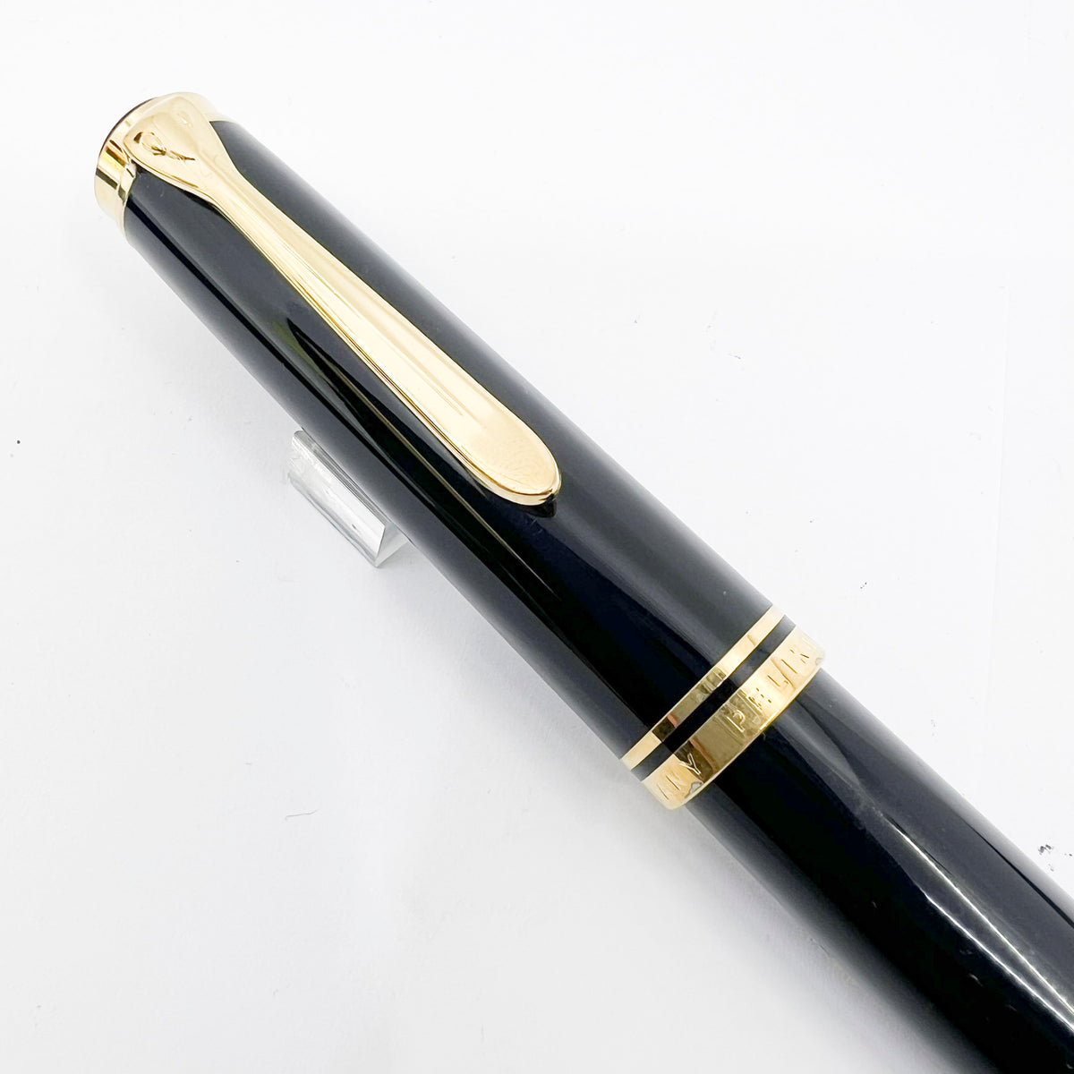 Pelikan M800 All Black Fountain Pen - Medium 18kt Gold Nib