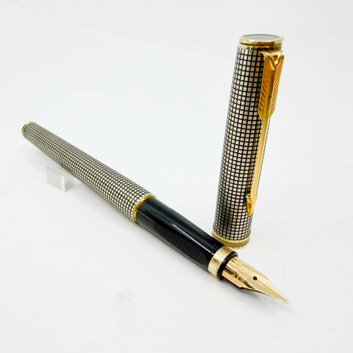 Parker Premier Sterling Silver Cisele Cross Hatch Fountain Pen - Circa 1980's - Medium 18kt Gold Nib