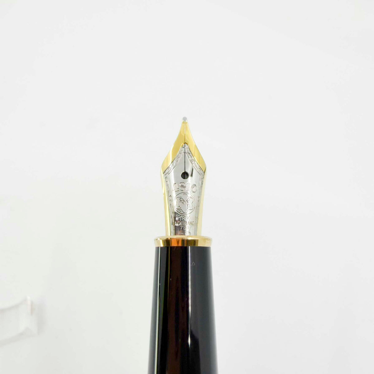 Montblanc Solitaire Gold Vermeil Striped Classique #144 Fountain Pen - Medium 18kt Gold Nib