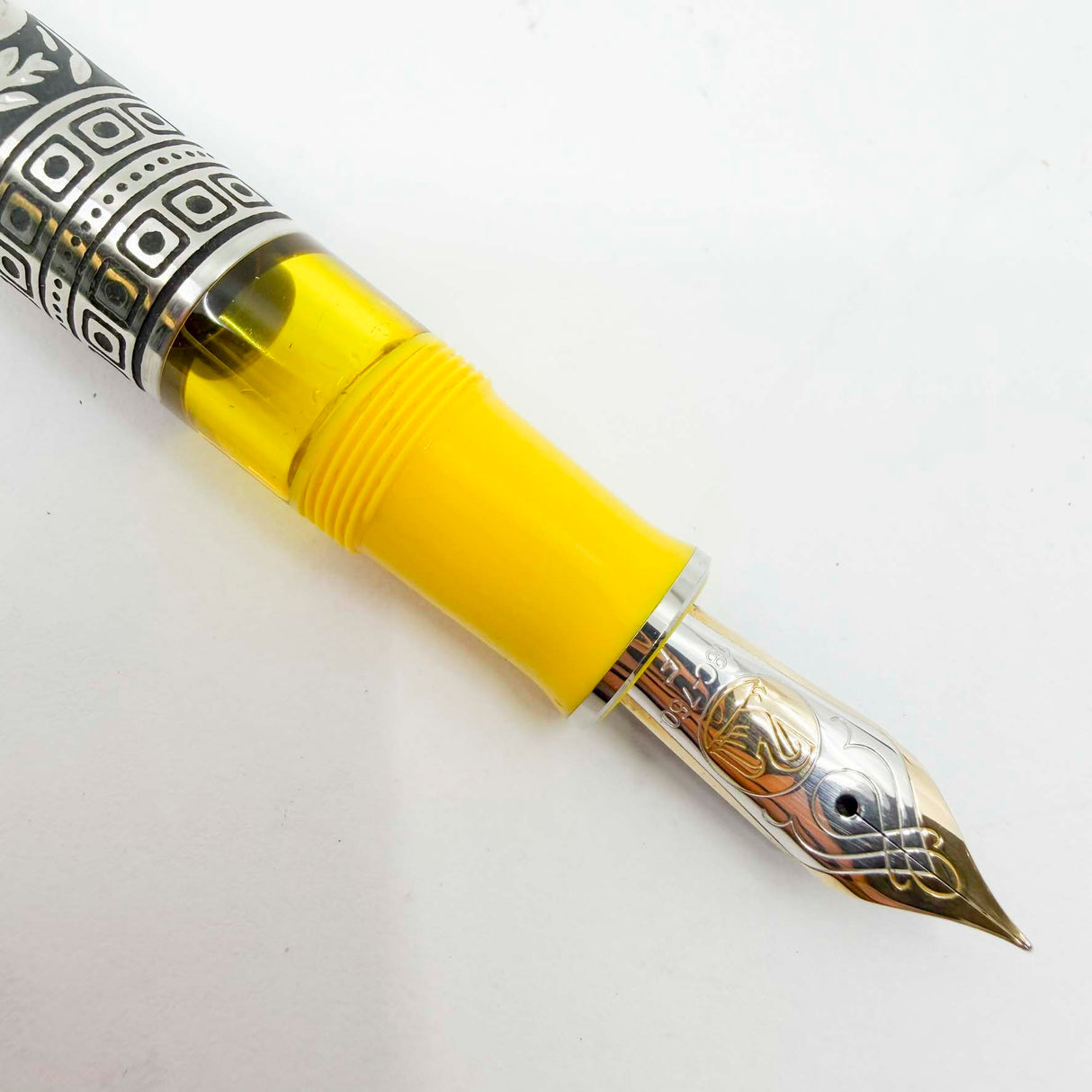 Pelikan M910 Yellow Toledo Sterling Silver Fountain Pen - Fine 18kt Gold Nib