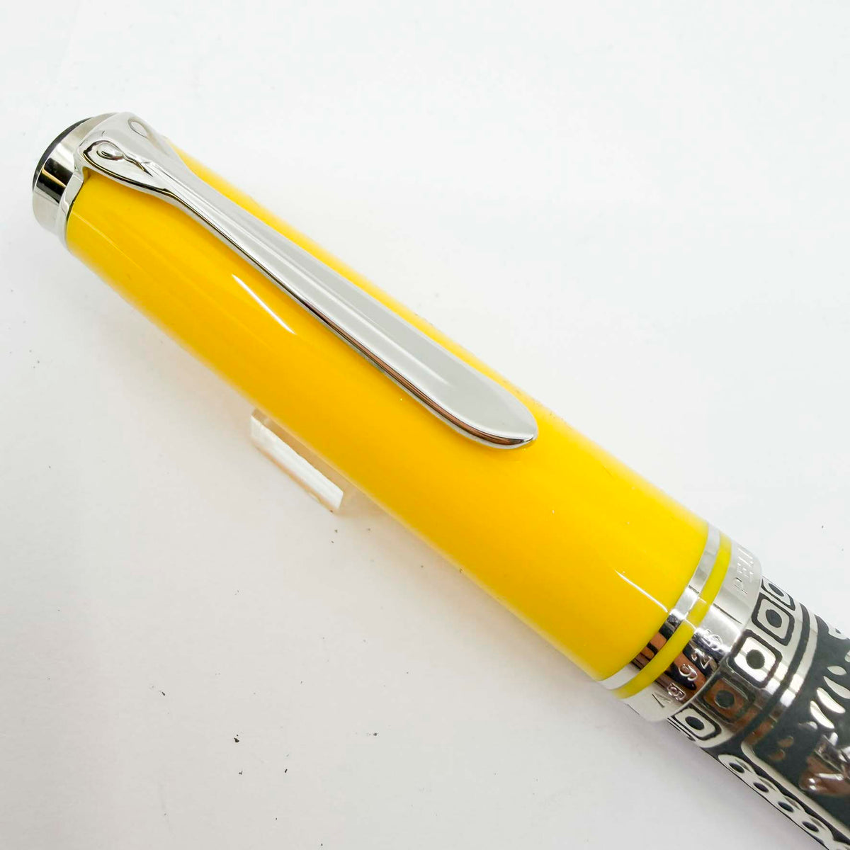 Pelikan M910 Yellow Toledo Sterling Silver Fountain Pen - Fine 18kt Gold Nib
