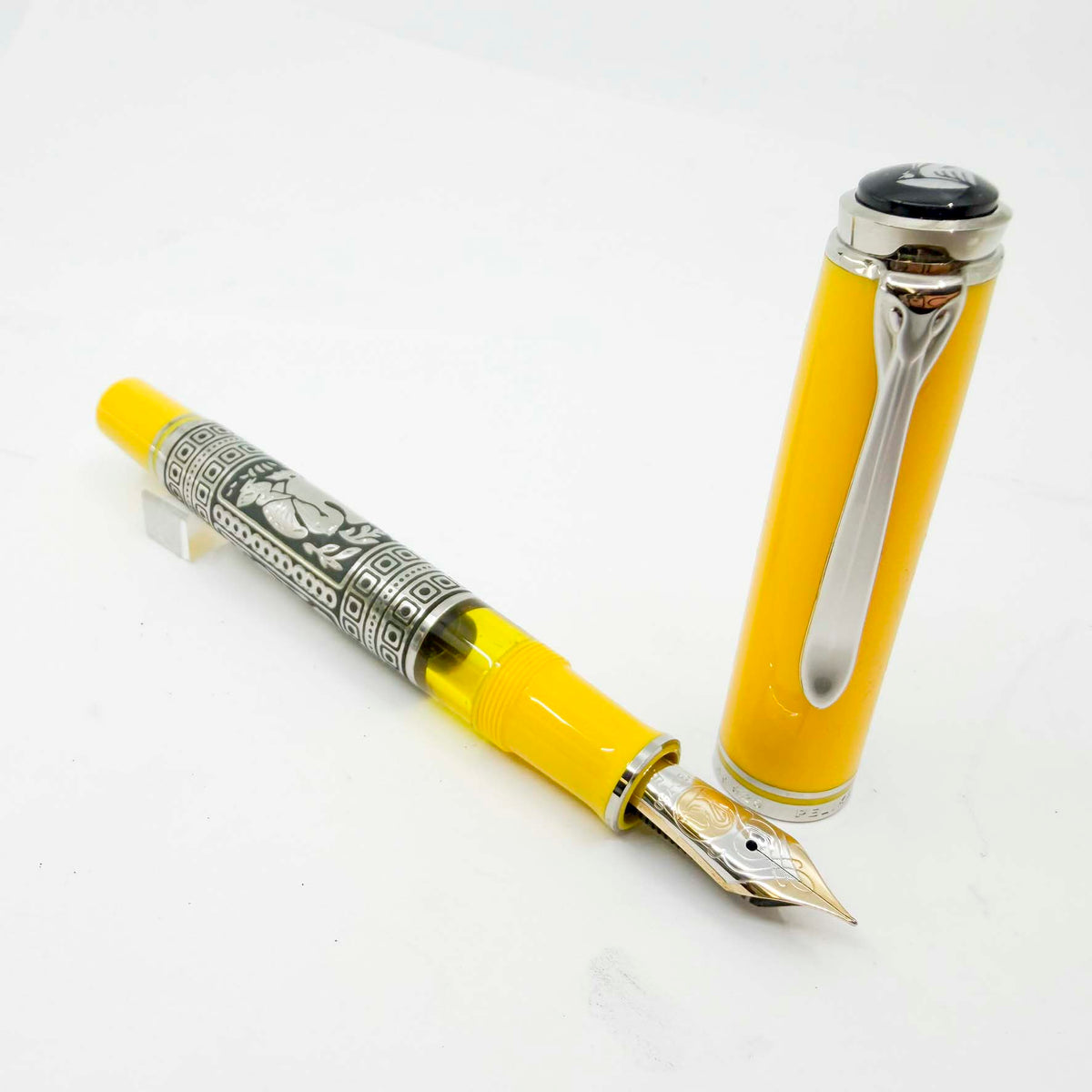 Pelikan M910 Yellow Toledo Sterling Silver Fountain Pen - Fine 18kt Gold Nib