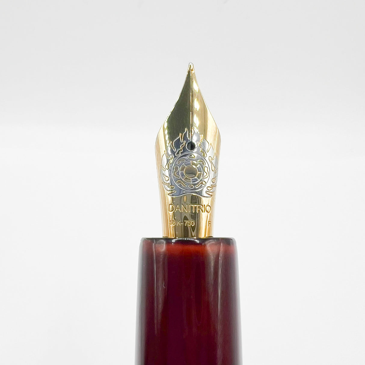 Danitrio Tami-Nuri Red Urushi Hand Painted Lacqueron Mikado Over-Sized Fountain Pen - Fine 18kt Gold Nib