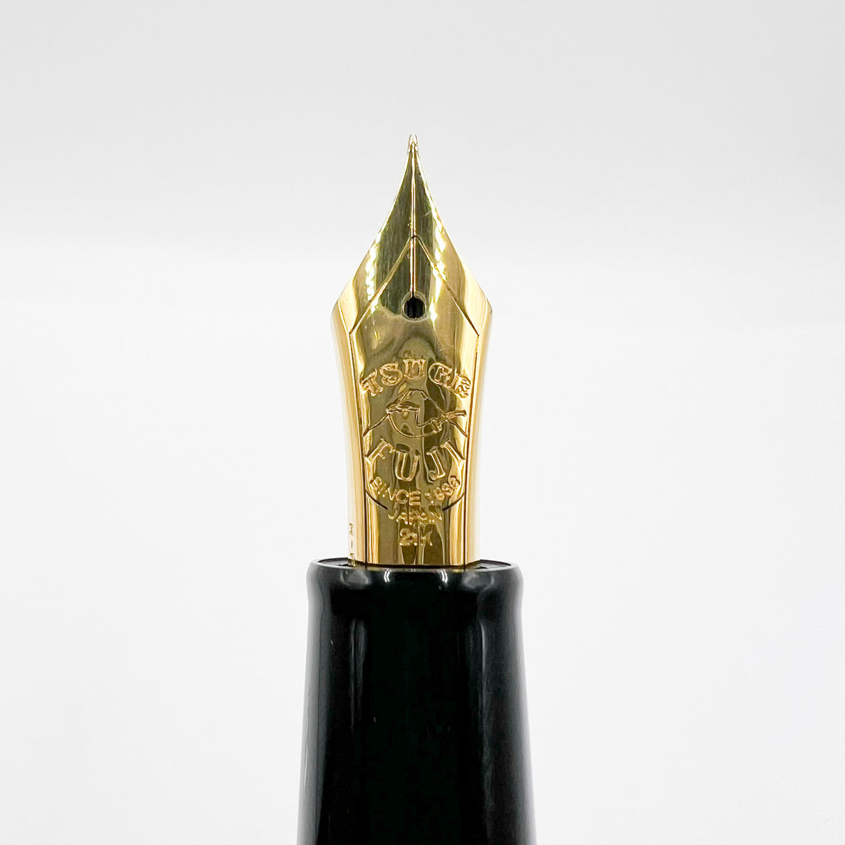 Tsuge (Made by Sailor) Large 1911 Rosewood Ebonite Fountain Pen - Fine 21kt Gold Nib - RARE!