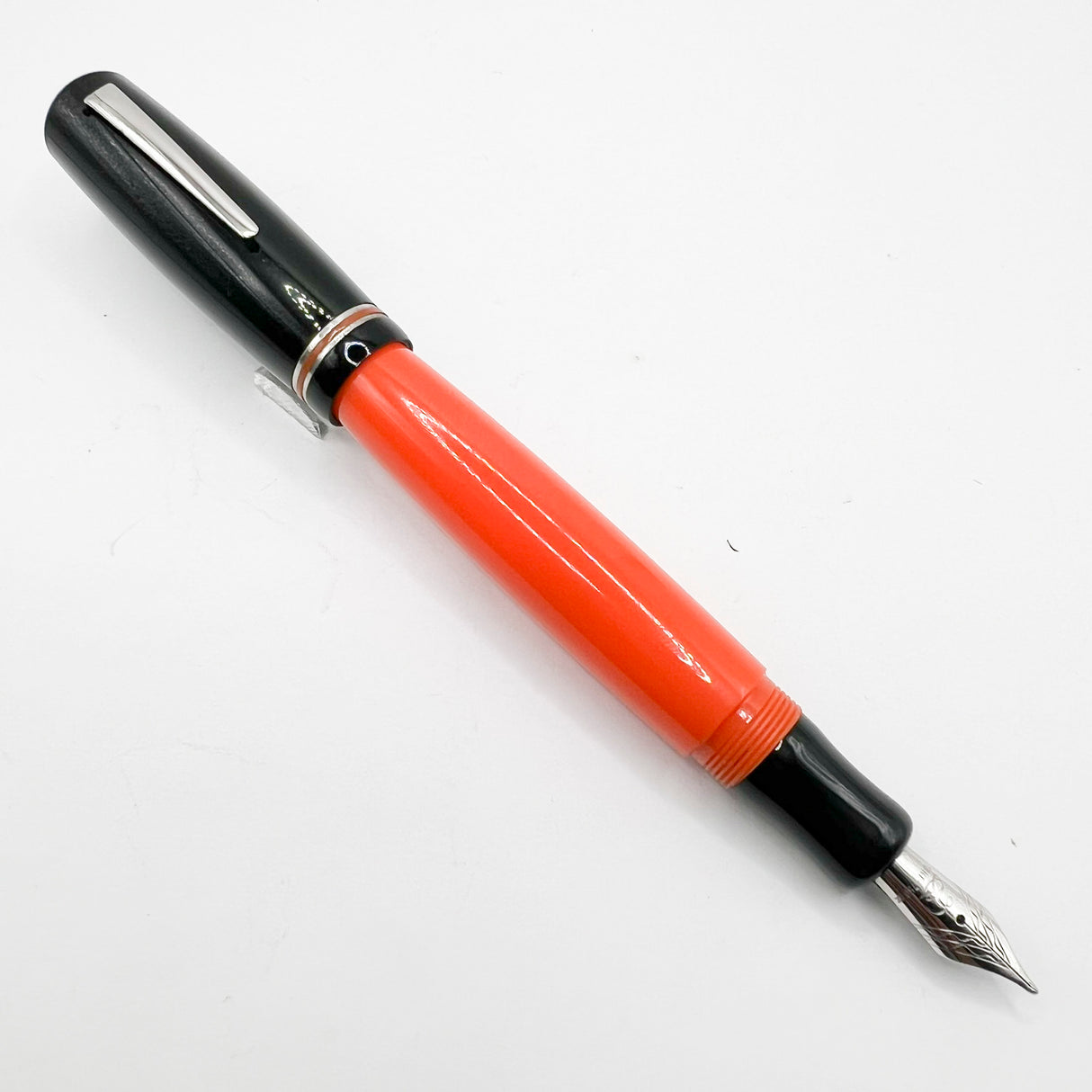 Delta #366 Fountain Pen - Black Cap/Orange Barrel - Medium 18kt Gold Nib