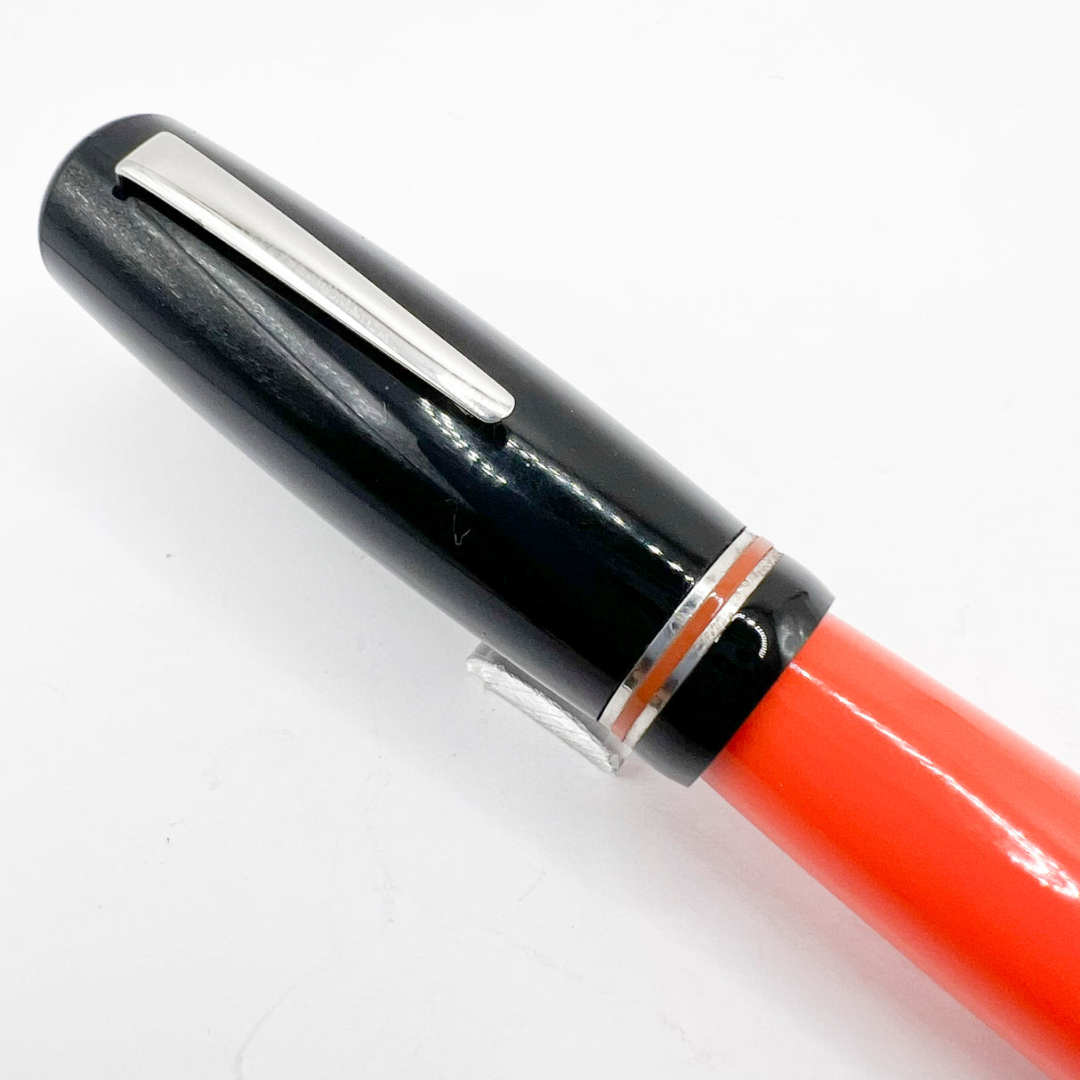 Delta #366 Fountain Pen - Black Cap/Orange Barrel - Medium 18kt Gold Nib