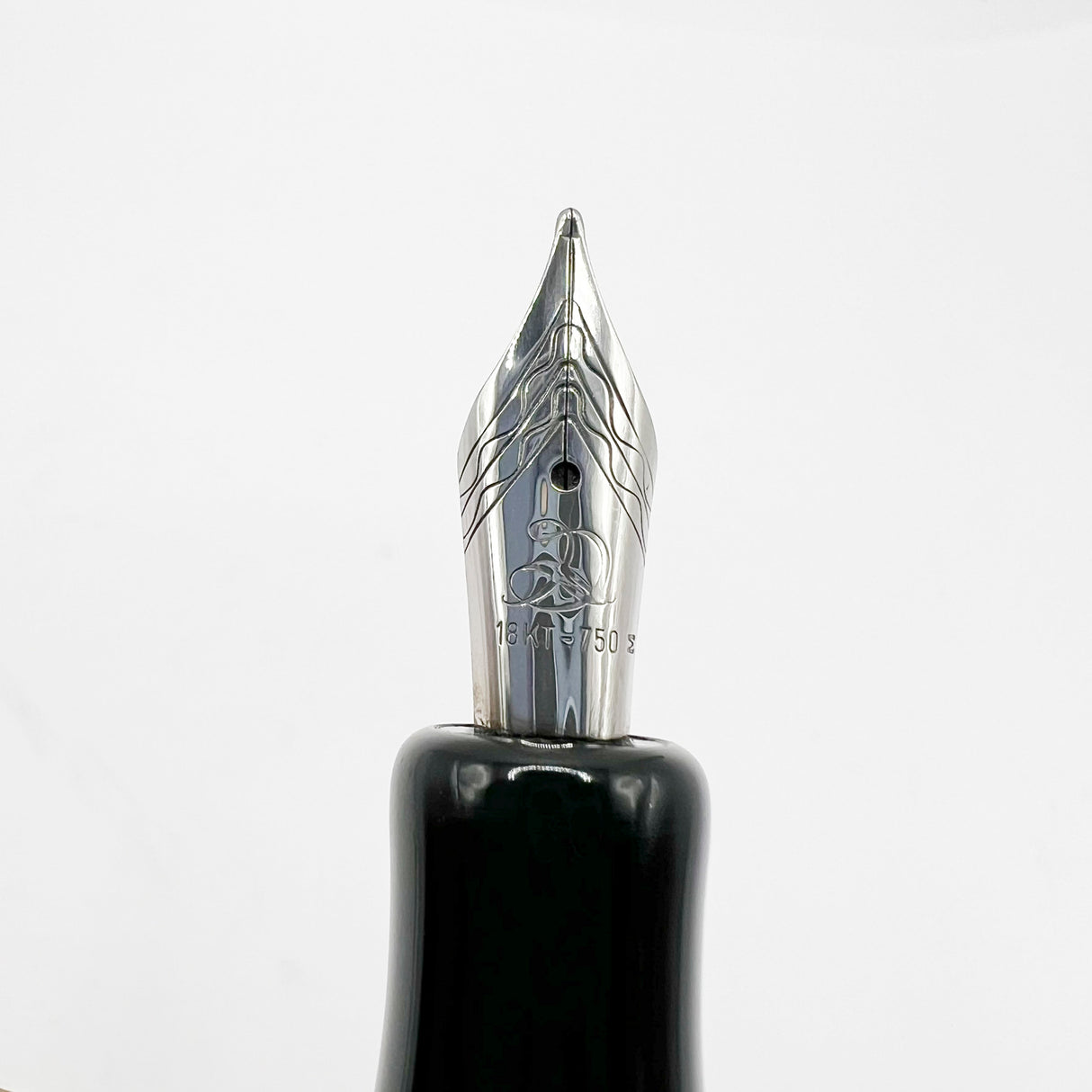 Delta #366 Fountain Pen - Black Cap/Orange Barrel - Medium 18kt Gold Nib
