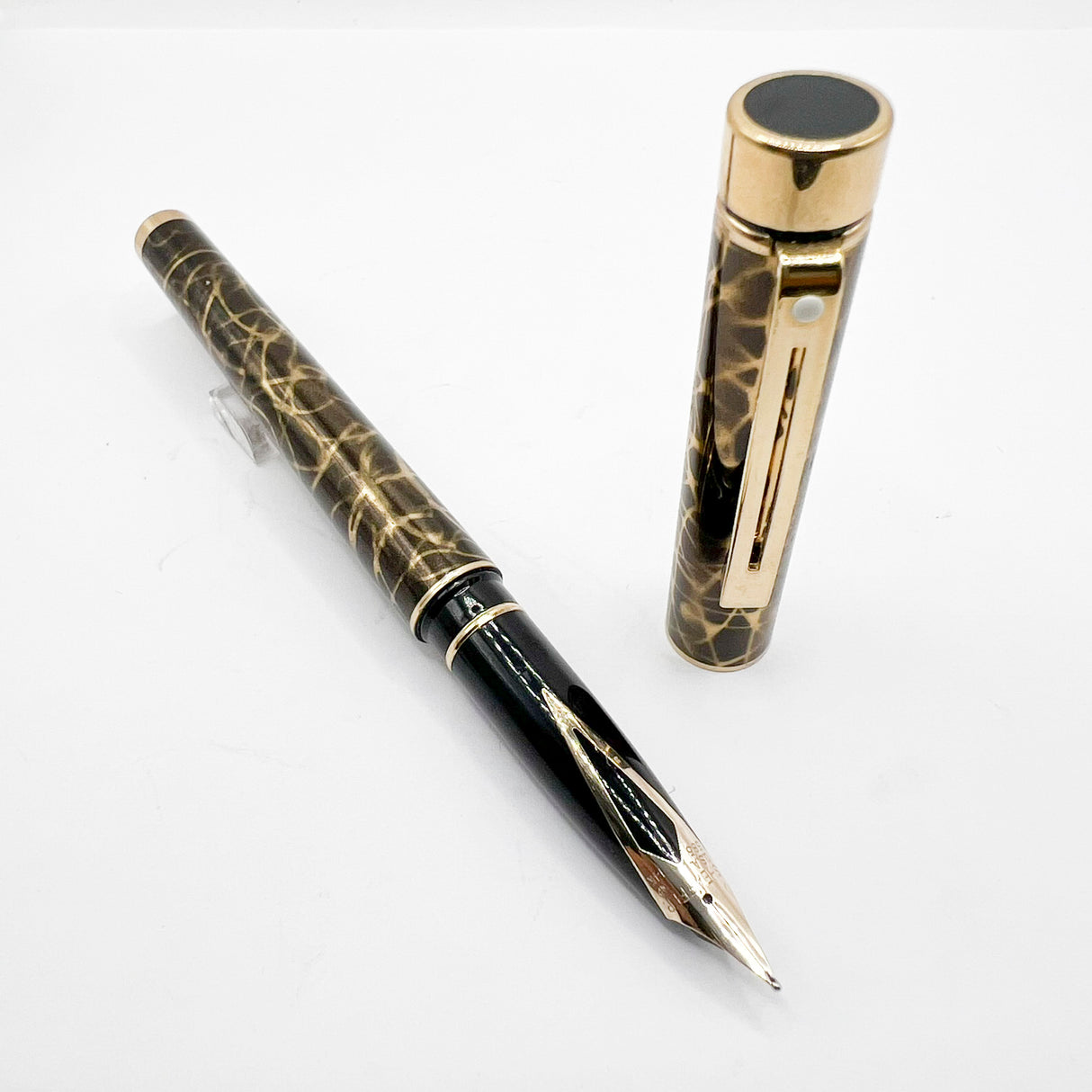 Sheaffer Full Size Targa Lacque Filigree Pattern Fountain Pen - Medium 14kt Gold Nib