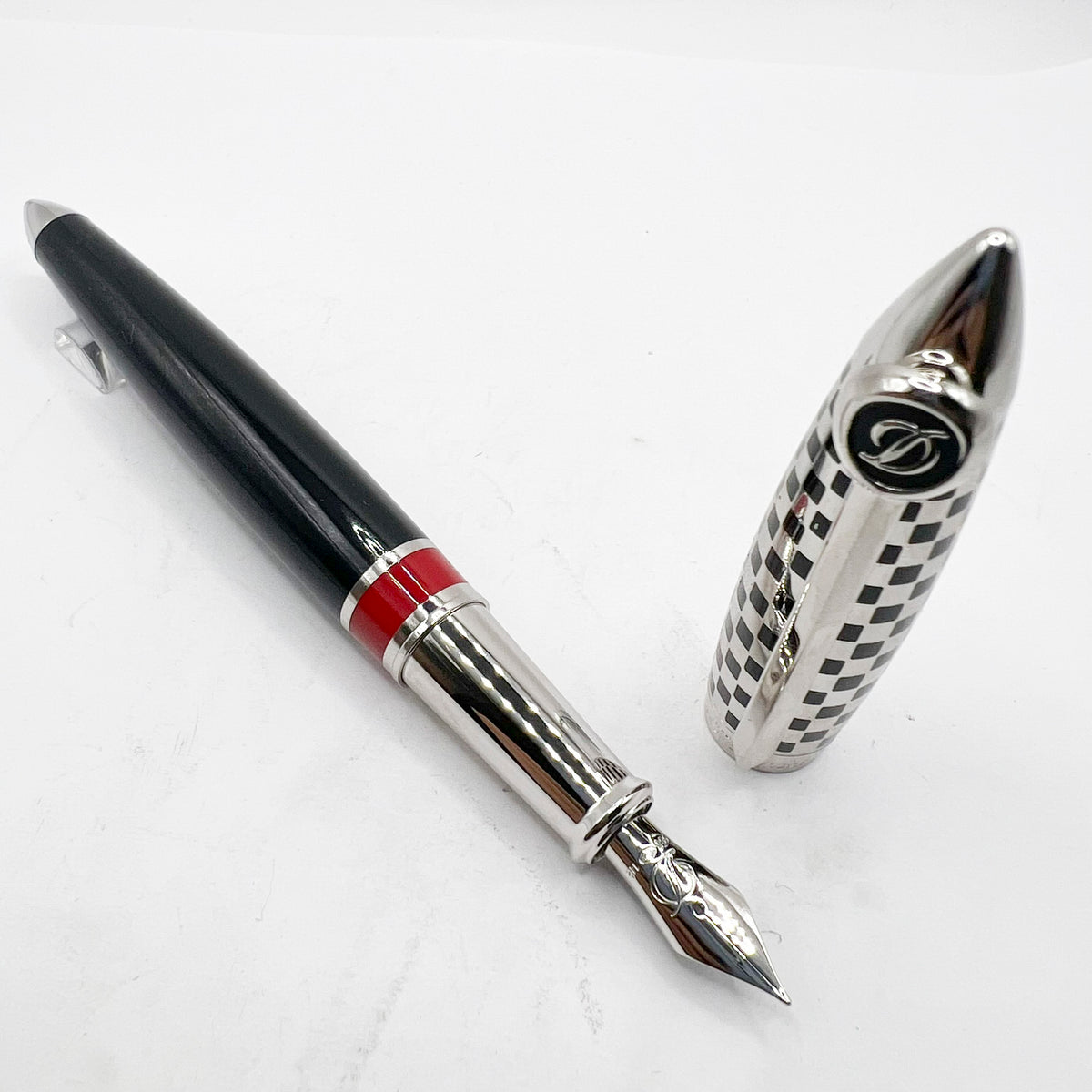 S.T.Dupont F1 Grand Prix Limited Edition Fountain Pen - Medium 18kt Gold Nib