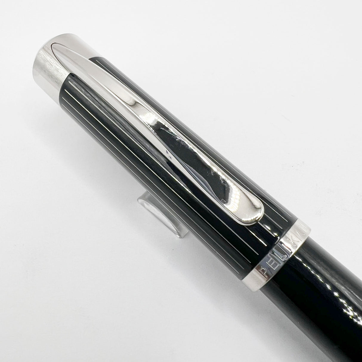 Pelikan P3100 Ductus Fountain Pen - Medium 18kt Gold Nib