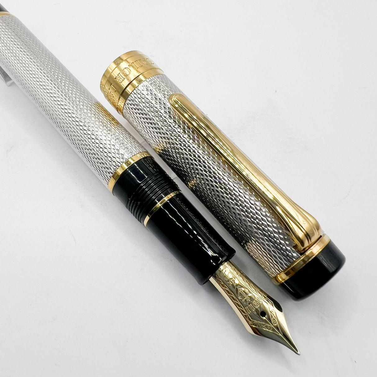 Sailor White Metal Barleycorn Guilloche Fountain Pen - Medium 14kt Gold Nib