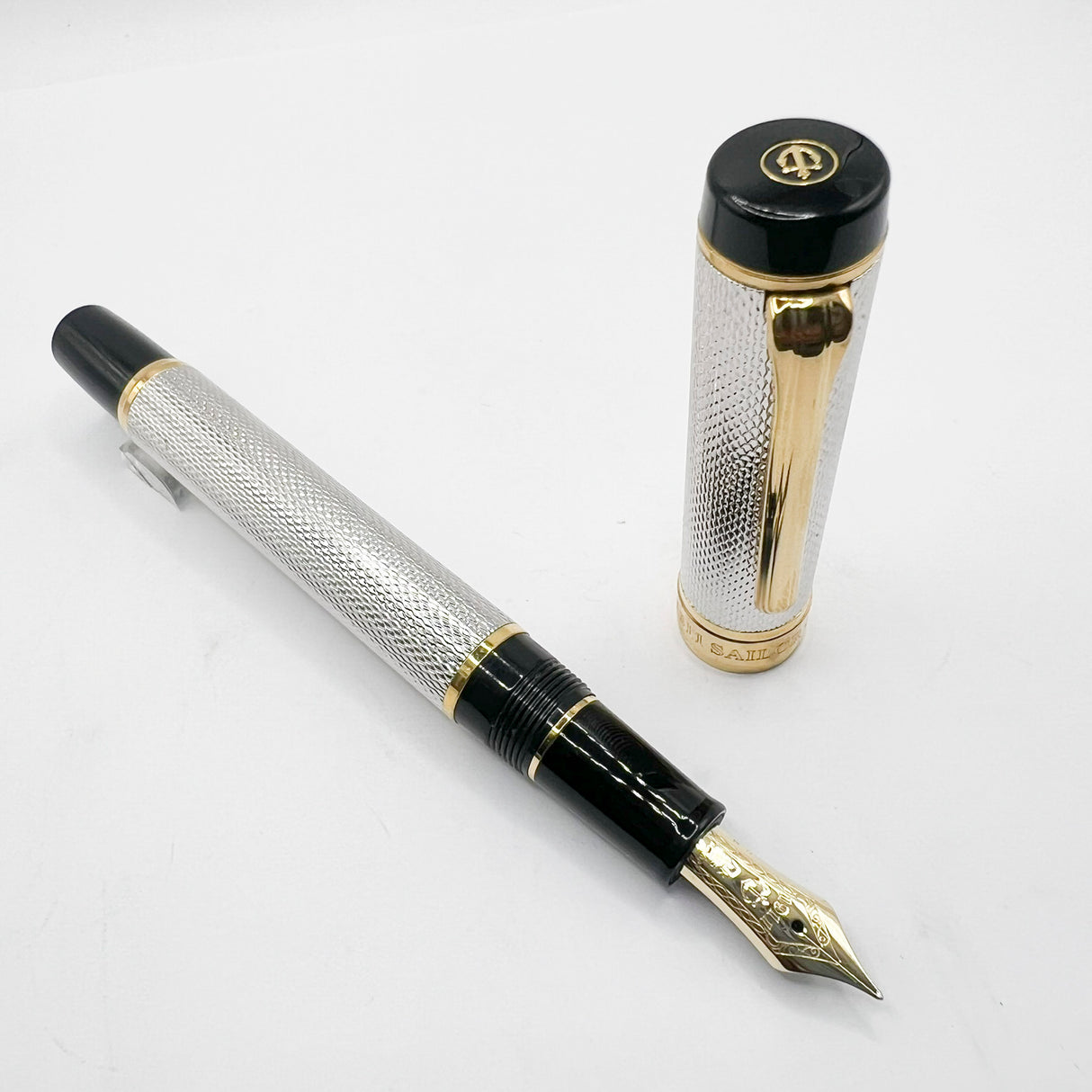 Sailor White Metal Barleycorn Guilloche Fountain Pen - Medium 14kt Gold Nib