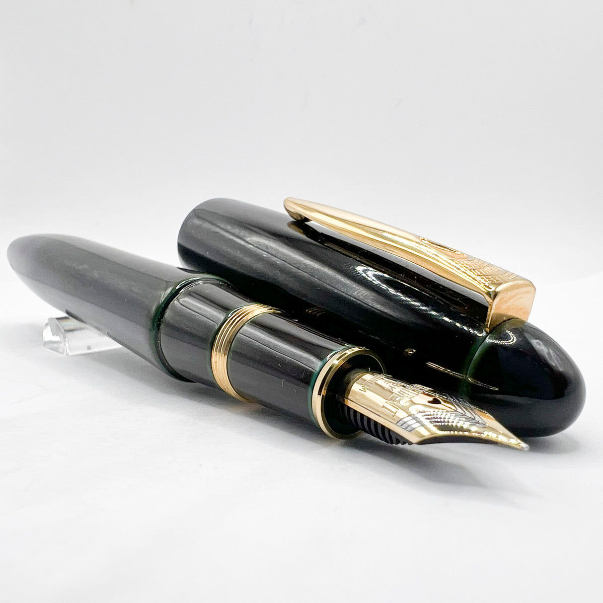 Platinum Izumo Urushi Oversized Fountain Pen - Sora (Dark Green) - Fine 18kt Gold Nib