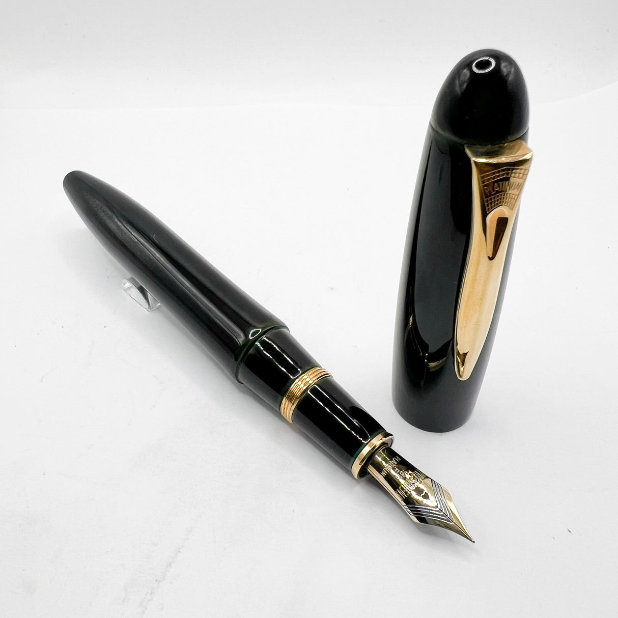 Platinum Izumo Urushi Oversized Fountain Pen - Sora (Dark Green) - Fine 18kt Gold Nib