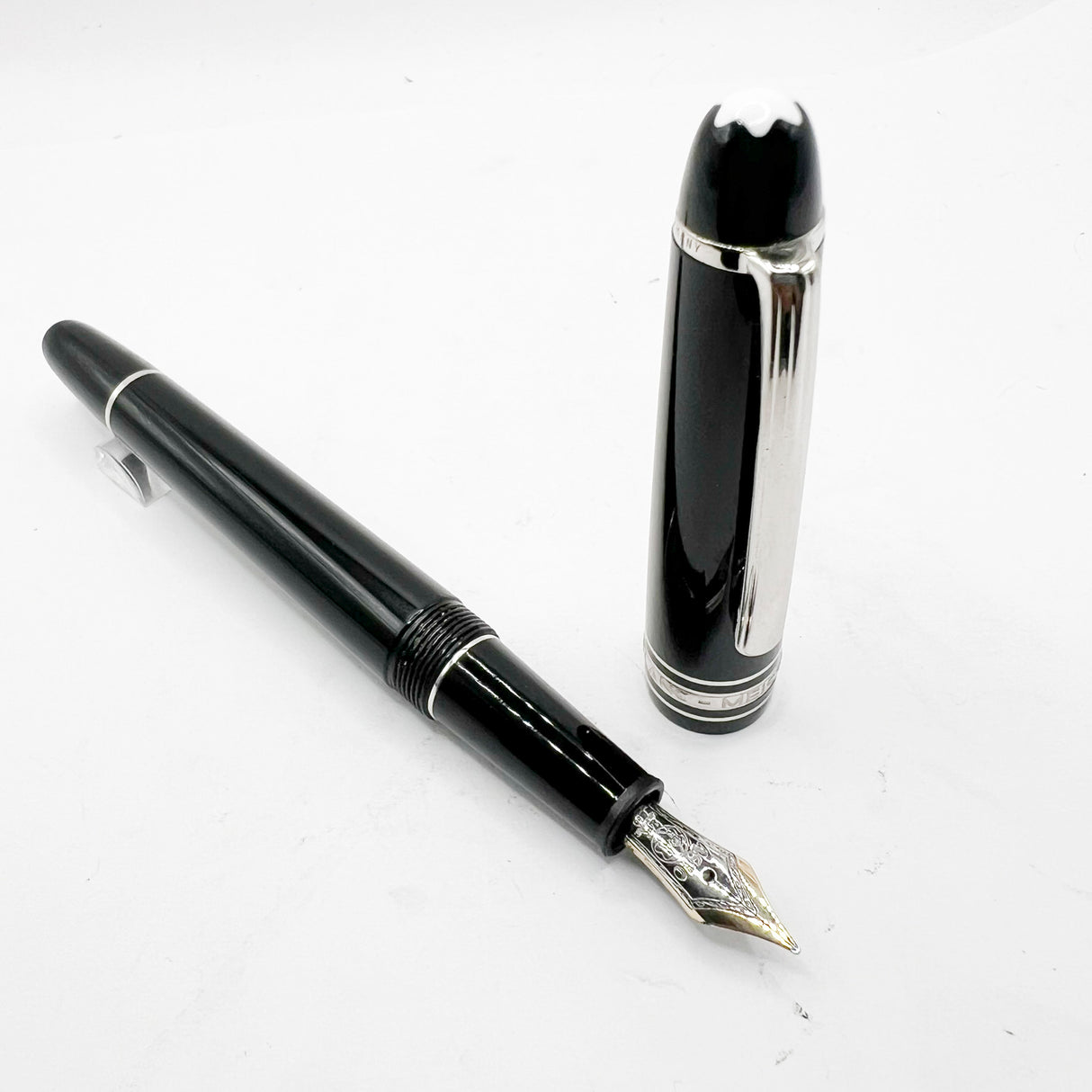 Montblanc Meisterstuck Black Resin #145 Classique Platinum-Plated Trim Fountain Pen - Medium 14kt Kt Gold Nib