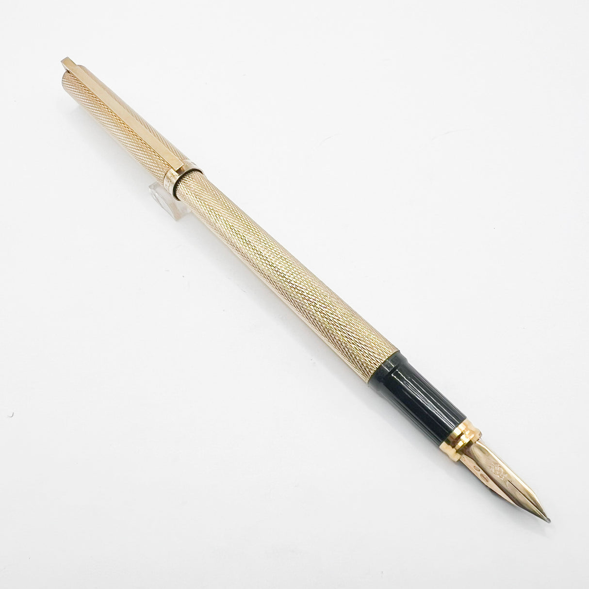 S.T. Dupont Full Covered Gold-Plated Barleycorn Classic Fountain Pen- Medium 18kt Gold Nib