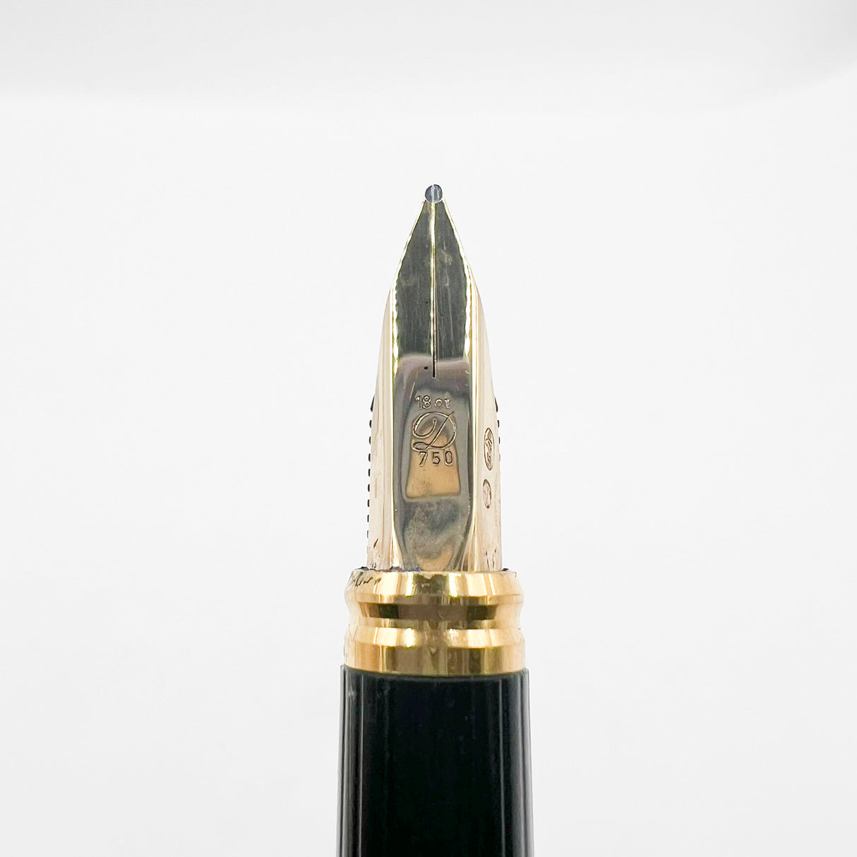 S.T. Dupont Full Covered Gold-Plated Barleycorn Classic Fountain Pen- Medium 18kt Gold Nib