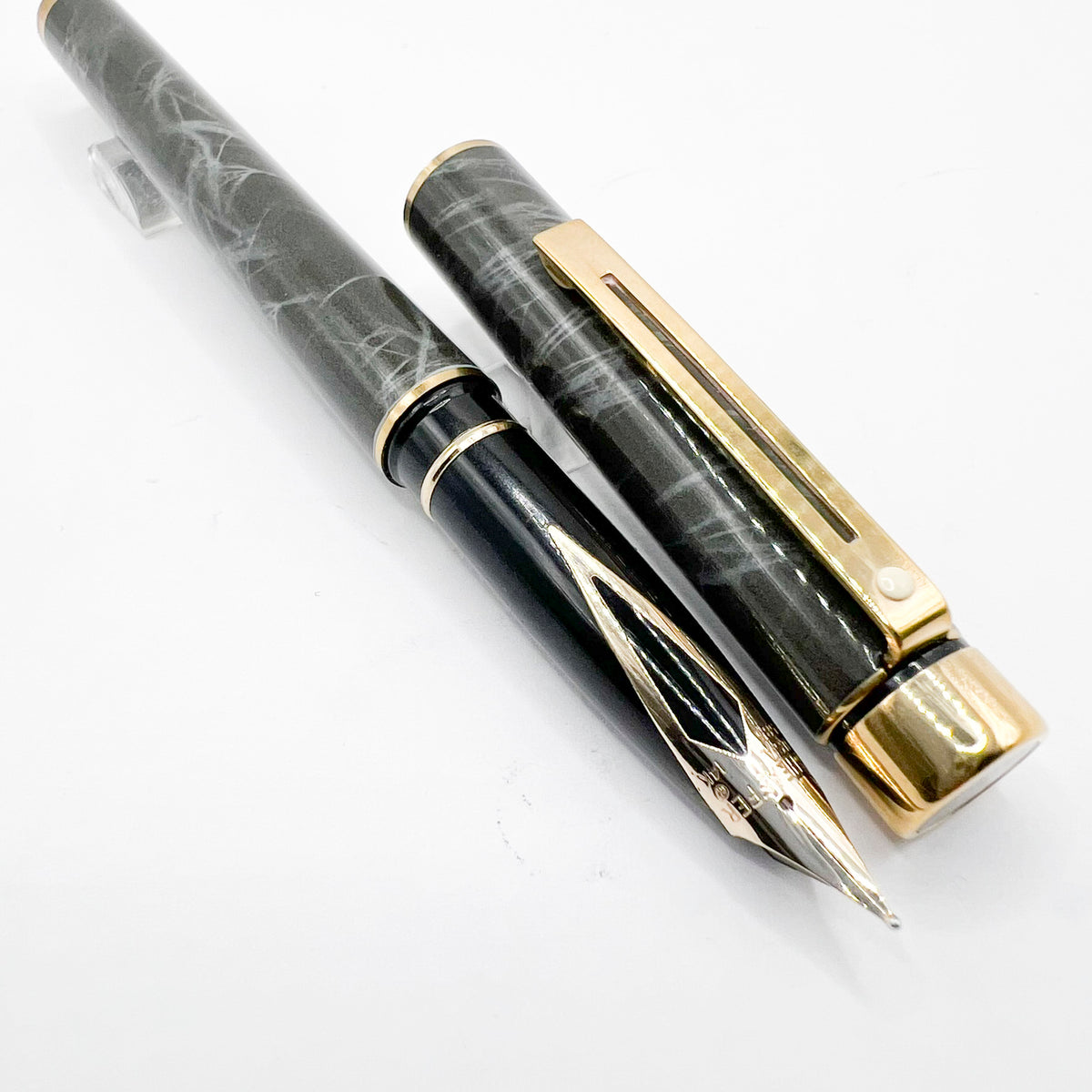Sheaffer Full Size Targa Gray Ronce Fountain Pen - Fine 14kt Kt Gold Nib