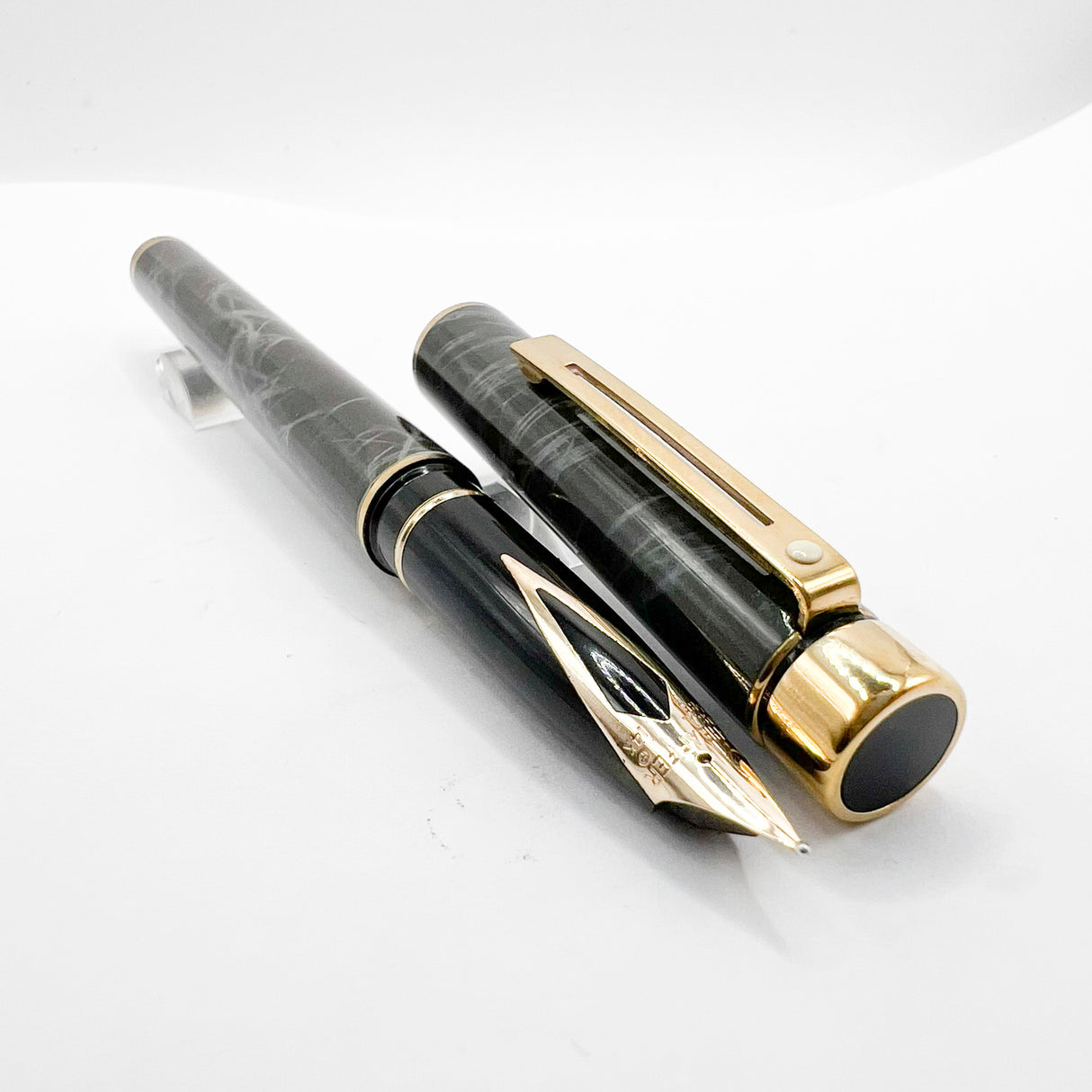 Sheaffer Full Size Targa Gray Ronce Fountain Pen - Fine 14kt Kt Gold Nib