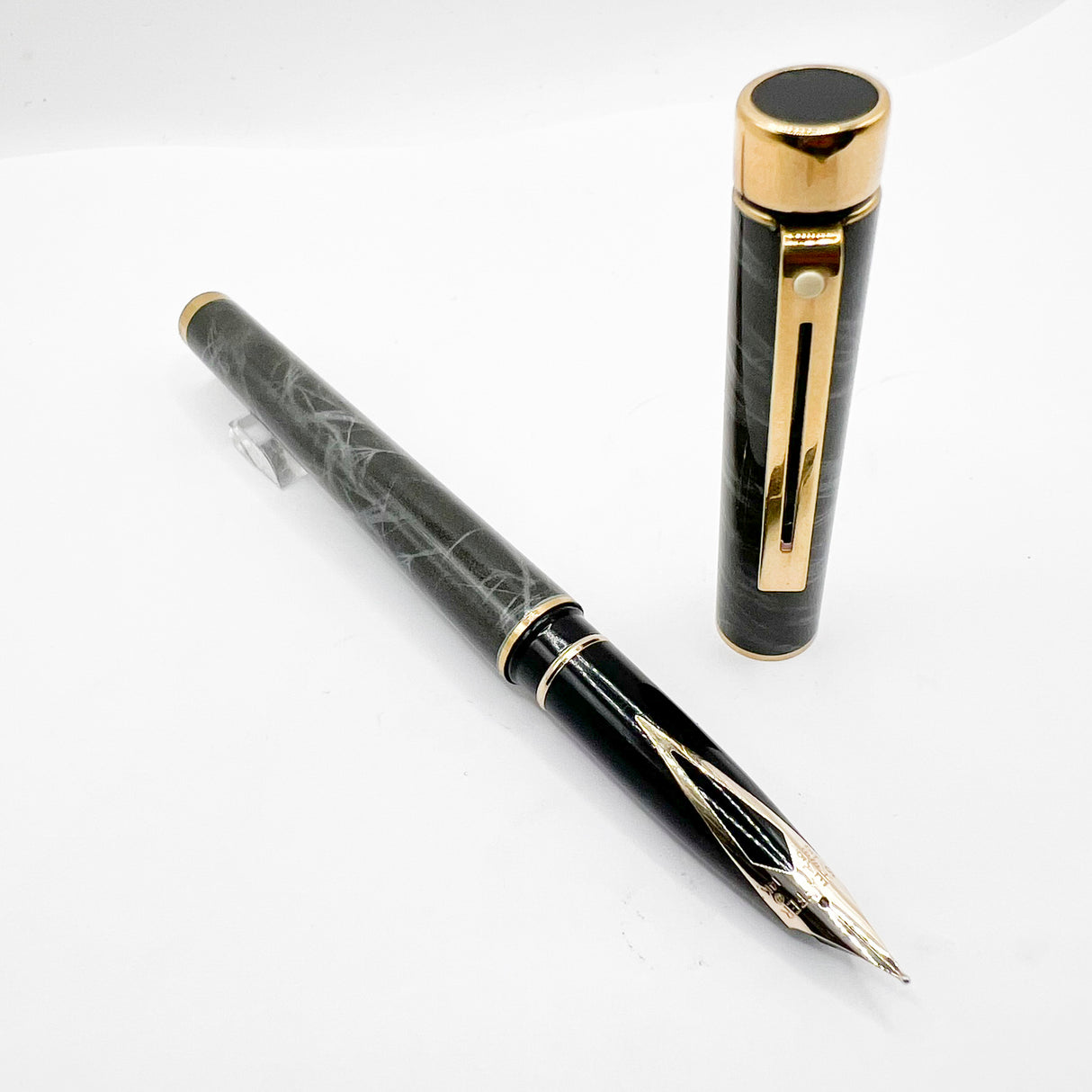 Sheaffer Full Size Targa Gray Ronce Fountain Pen - Fine 14kt Kt Gold Nib