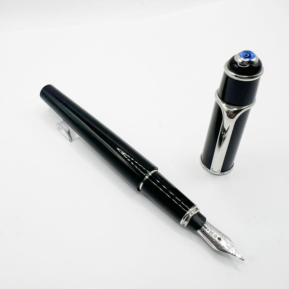 Cartier Midi Diabolo Black Fountain Pen - Medium 18kt Gold Nib