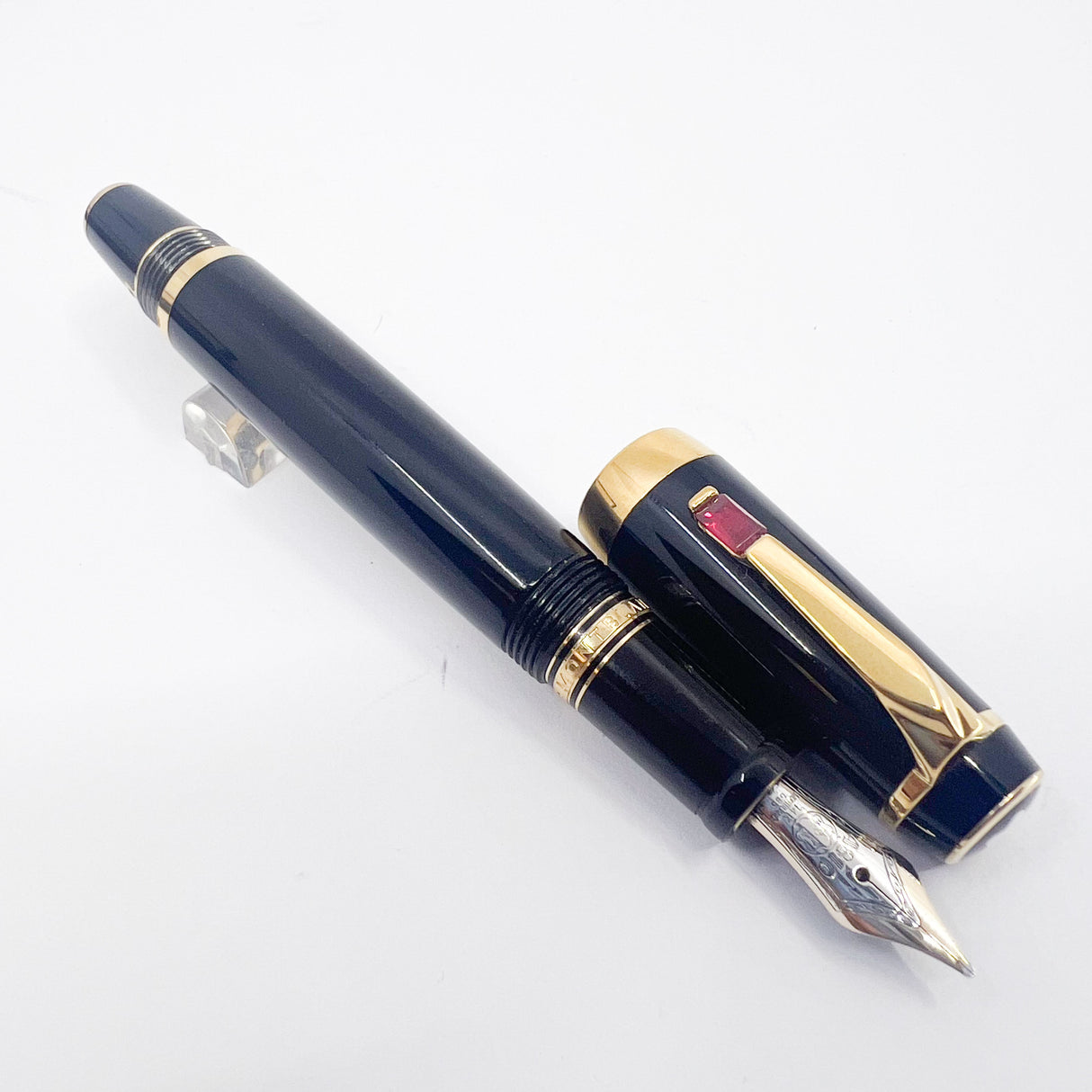 Montblanc Boheme Rouge - Black Resin Fountain Pen - Retractable Medium 14kt Gold Nib