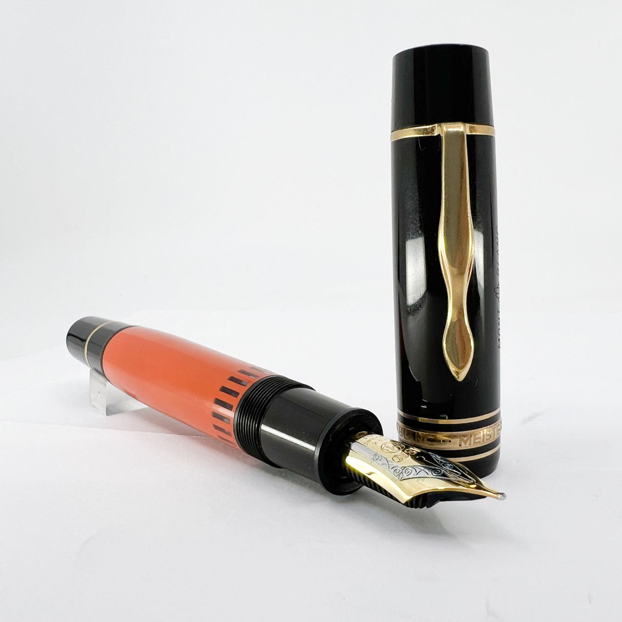 Montblanc Ernest Hemingway Writers Series Limited Edition Fountain Pen - Medium 18kt Gold Nib