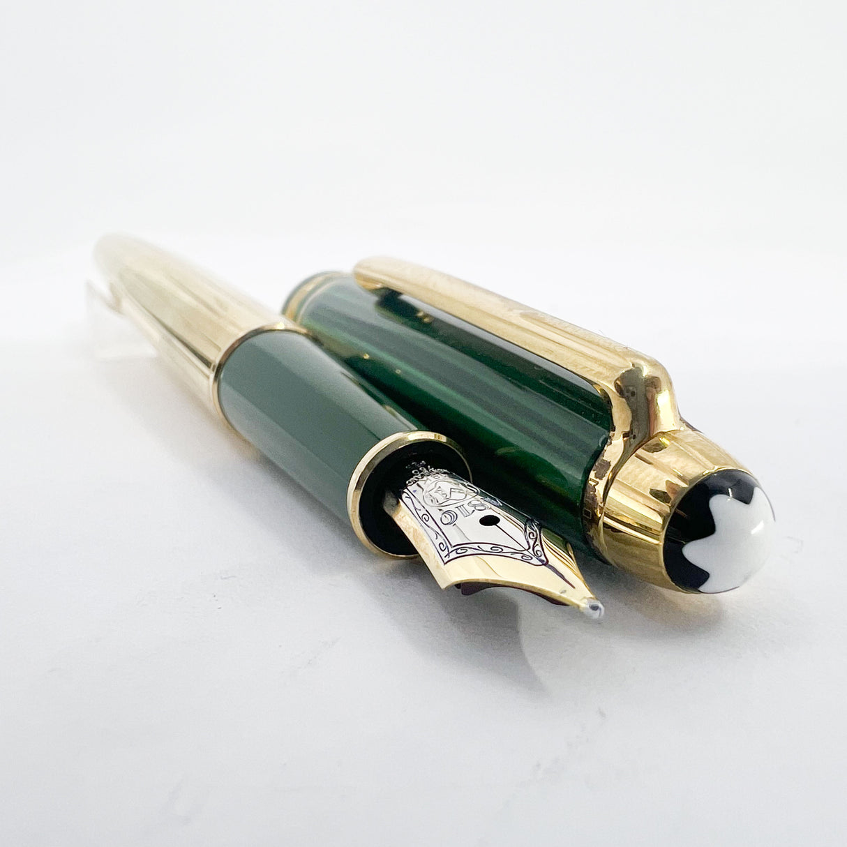 Montblanc Meisterstuck Solitaire Czar Nikolai Classique 144 Malachite Cap/Vermeil Barrel Fountain Pen