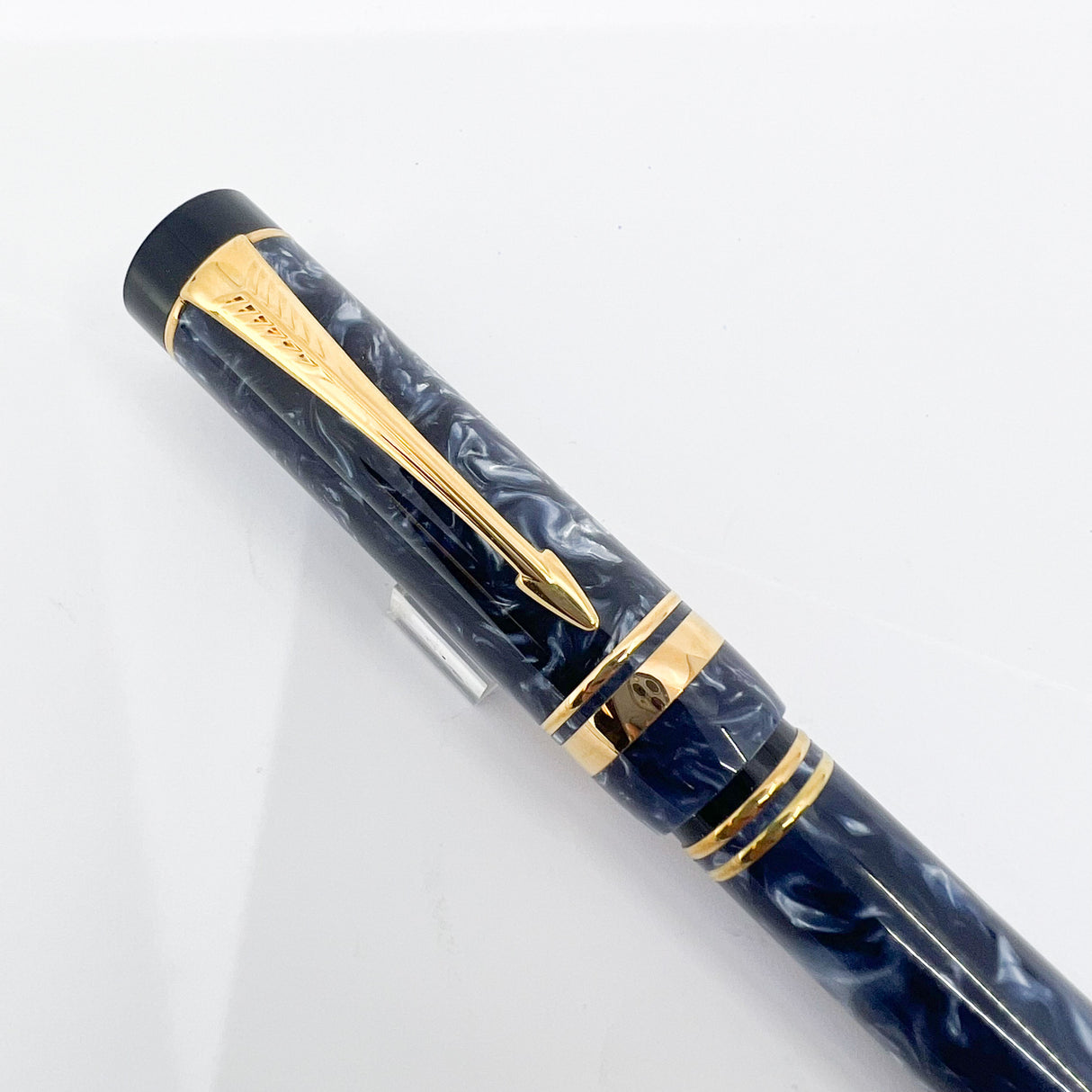 Parker International Duofold Blue Marble Fountain Pen - Broad 18kt Gold Nib