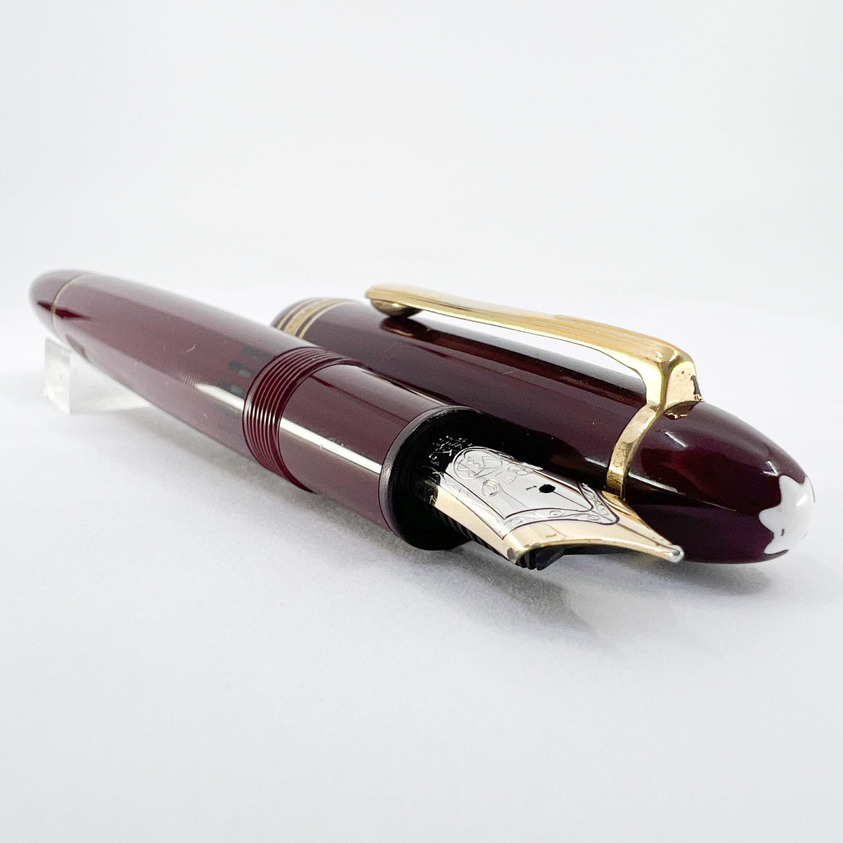 Montblanc Meisterstuck Bordeaux Resin 146 LeGrand Fountain Pen - Medium 14kt Gold Nib