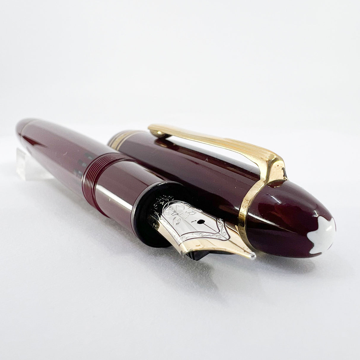 Montblanc Meisterstuck Bordeaux Resin 146 LeGrand Fountain Pen - Medium 14kt Gold Nib