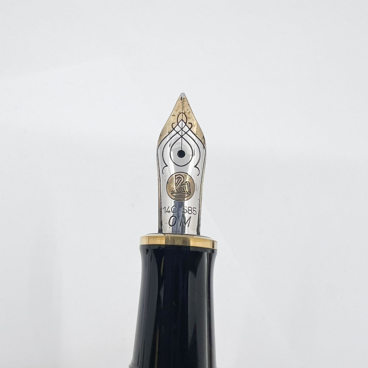 Pelikan M400 Tortoise Brown Fountain Pen - Medium Oblique 14kt Gold Nib