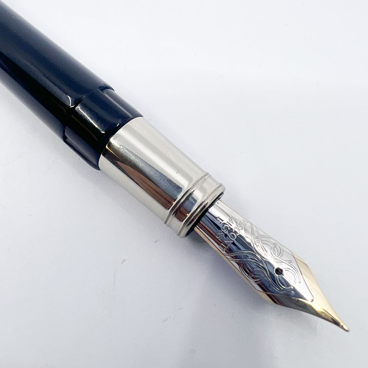 Visconti Early Van Gogh Maxi Black Fountain Pen - Large Fine 14kt Gold Nib