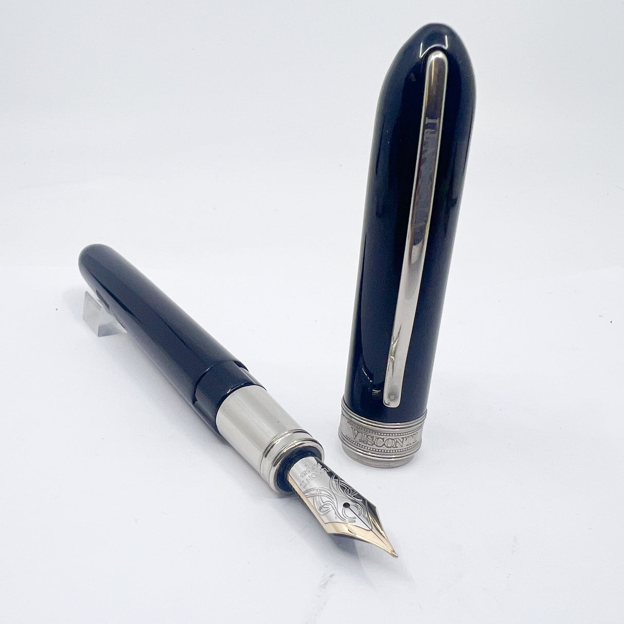 Visconti Early Van Gogh Maxi Black Fountain Pen - Large Fine 14kt Gold Nib