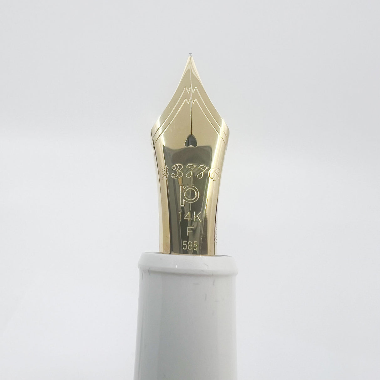 Platinum #3776 Chenonceau White GT Fountain Pen - Fine 14kt Gold Nib