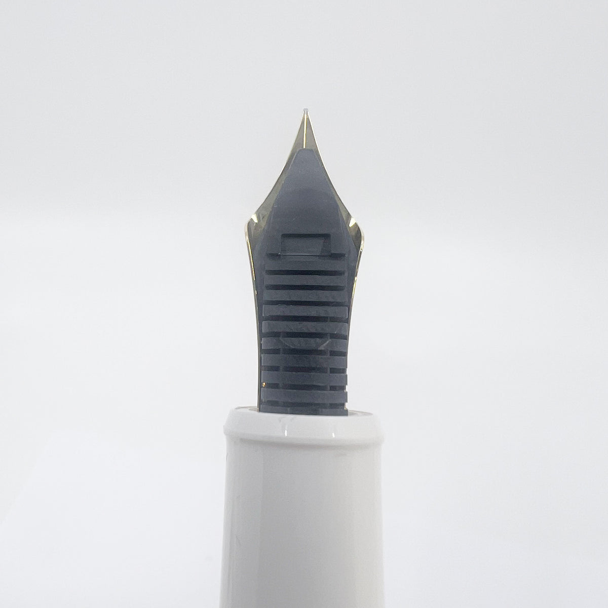 Platinum #3776 Chenonceau White GT Fountain Pen - Fine 14kt Gold Nib