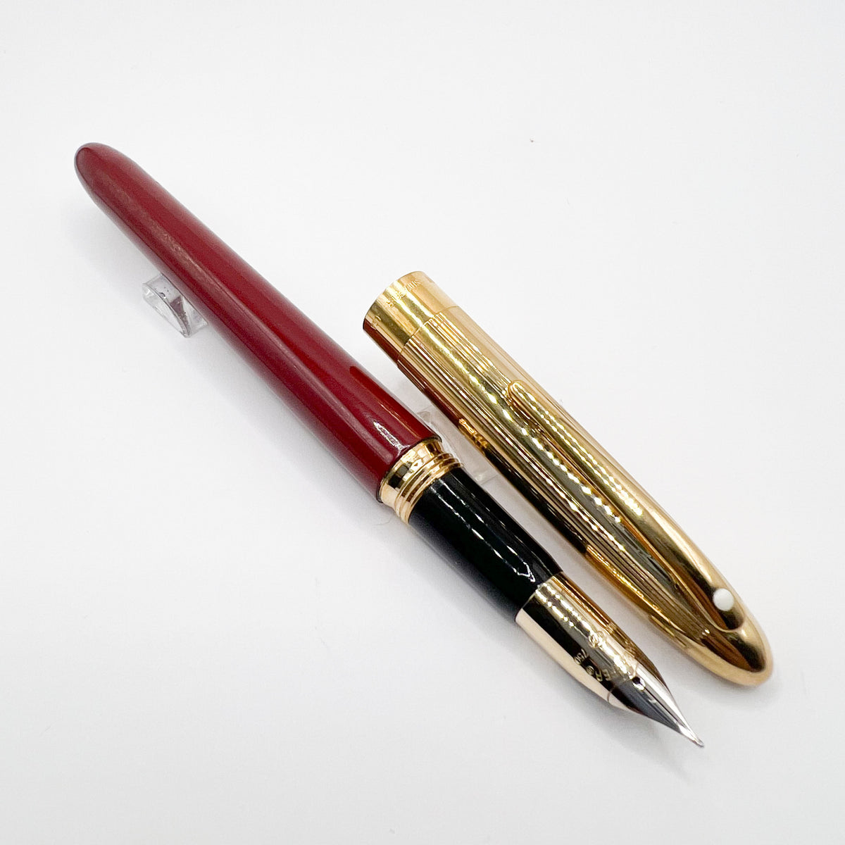 Sheaffer Crest Fountain Pen - Gold-Plated Cap - Burgundy Barrel - Fine 18kt Gold Nib (Circa 1990s)