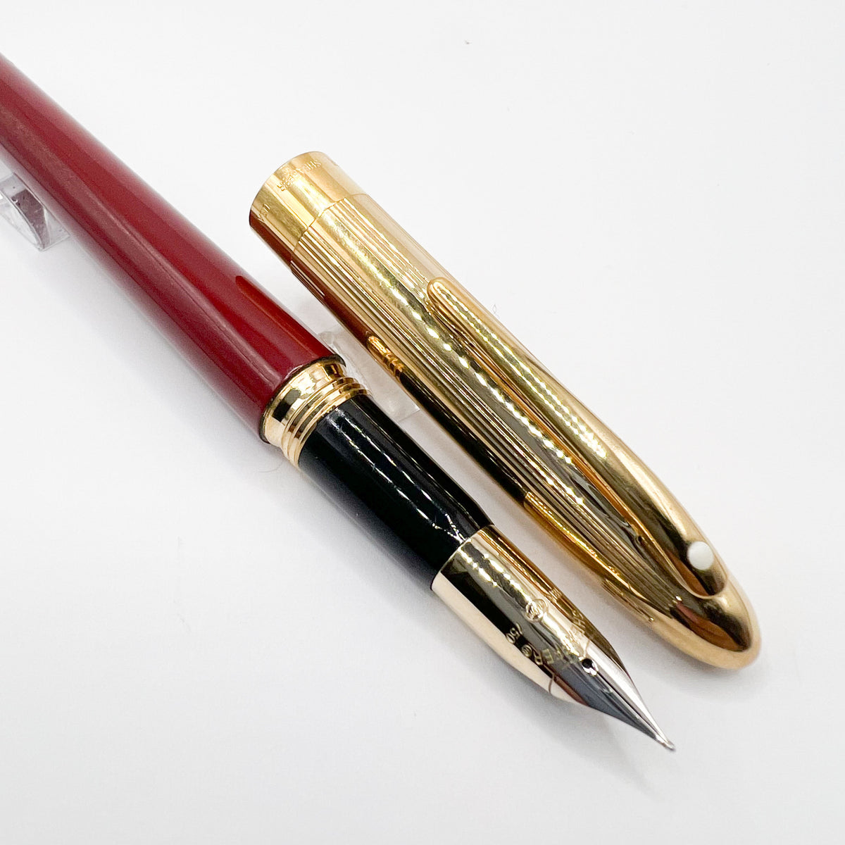 Sheaffer Crest Fountain Pen - Gold-Plated Cap - Burgundy Barrel - Fine 18kt Gold Nib (Circa 1990s)