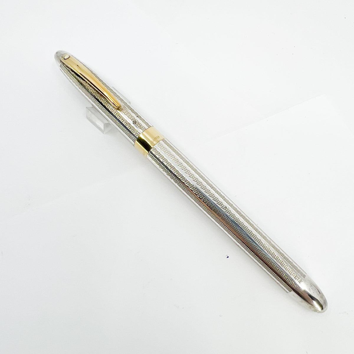 Sheaffer Sterling Silver "Top-of-the Line" Crest Fountain Pen - Fine 18kt Gold Nib (Circa 1990s)