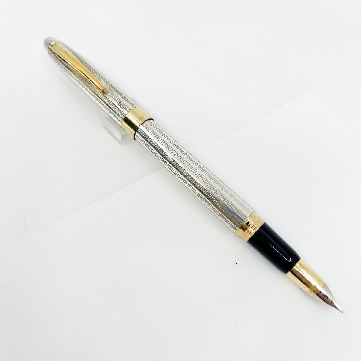 Sheaffer Sterling Silver "Top-of-the Line" Crest Fountain Pen - Fine 18kt Gold Nib (Circa 1990s)