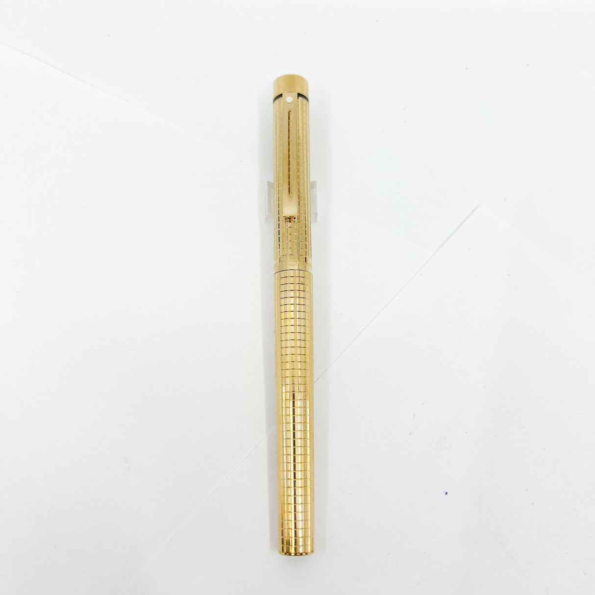 Sheaffer Full-Size Targa Elegant Gold-Plated Cross Hatch Fountain Pen - Medium 14kt Gold Nib