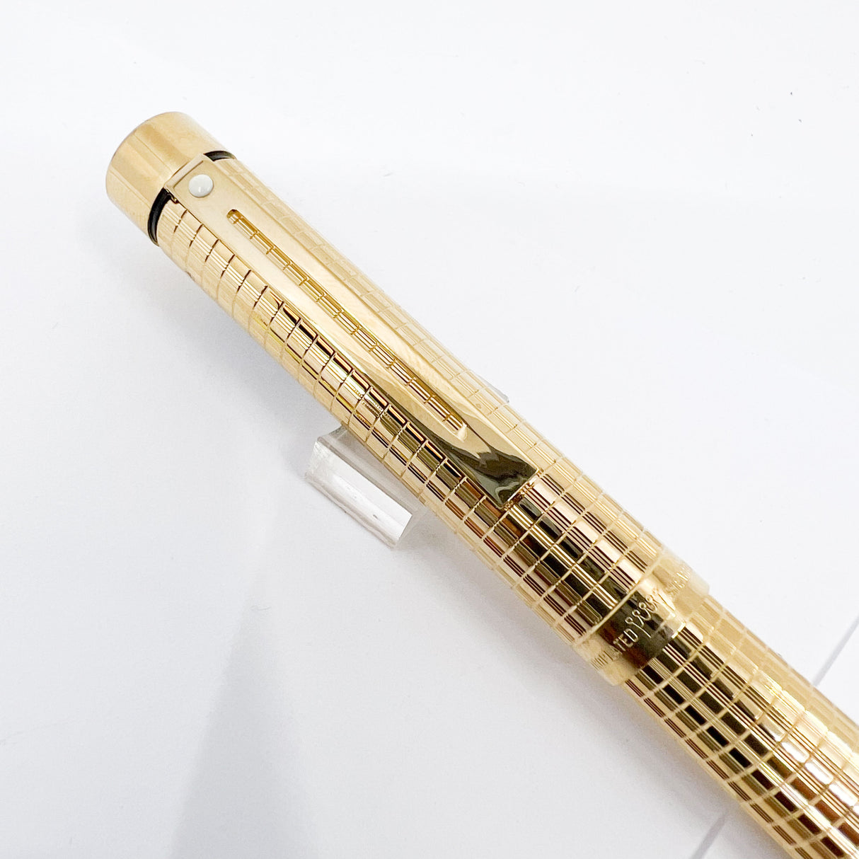 Sheaffer Full-Size Targa Elegant Gold-Plated Cross Hatch Fountain Pen - Medium 14kt Gold Nib